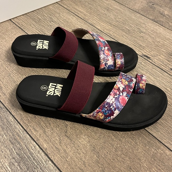 Nearly New Muk Luks Sandals - Picture 5 of 10